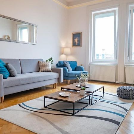 Chic Central Flat With River View Budapesta Exterior foto